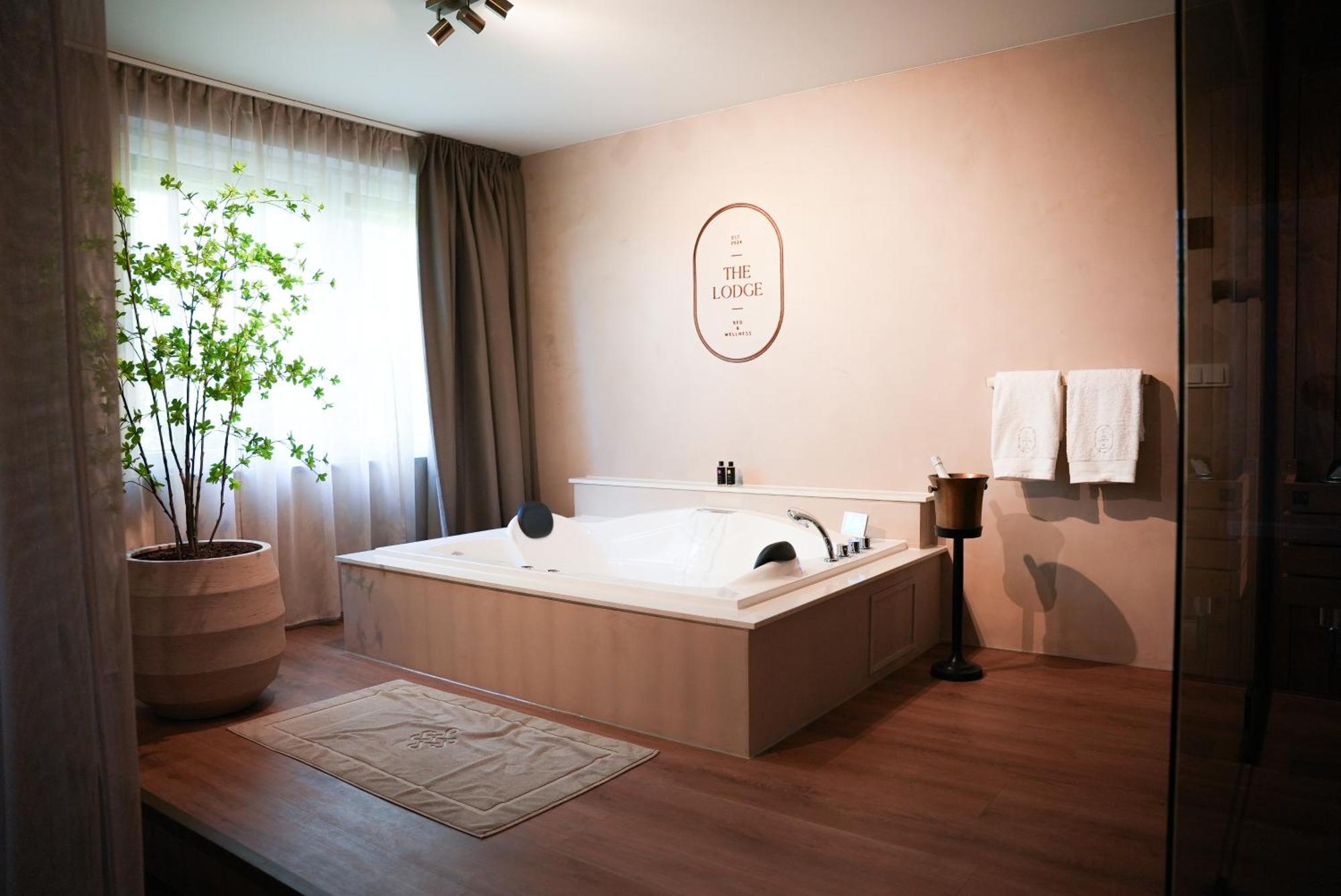 The Lodge Bed & Wellness Oisterwijk Sauna, Jacuzzi, Luxury Moergestel Exteriör bild