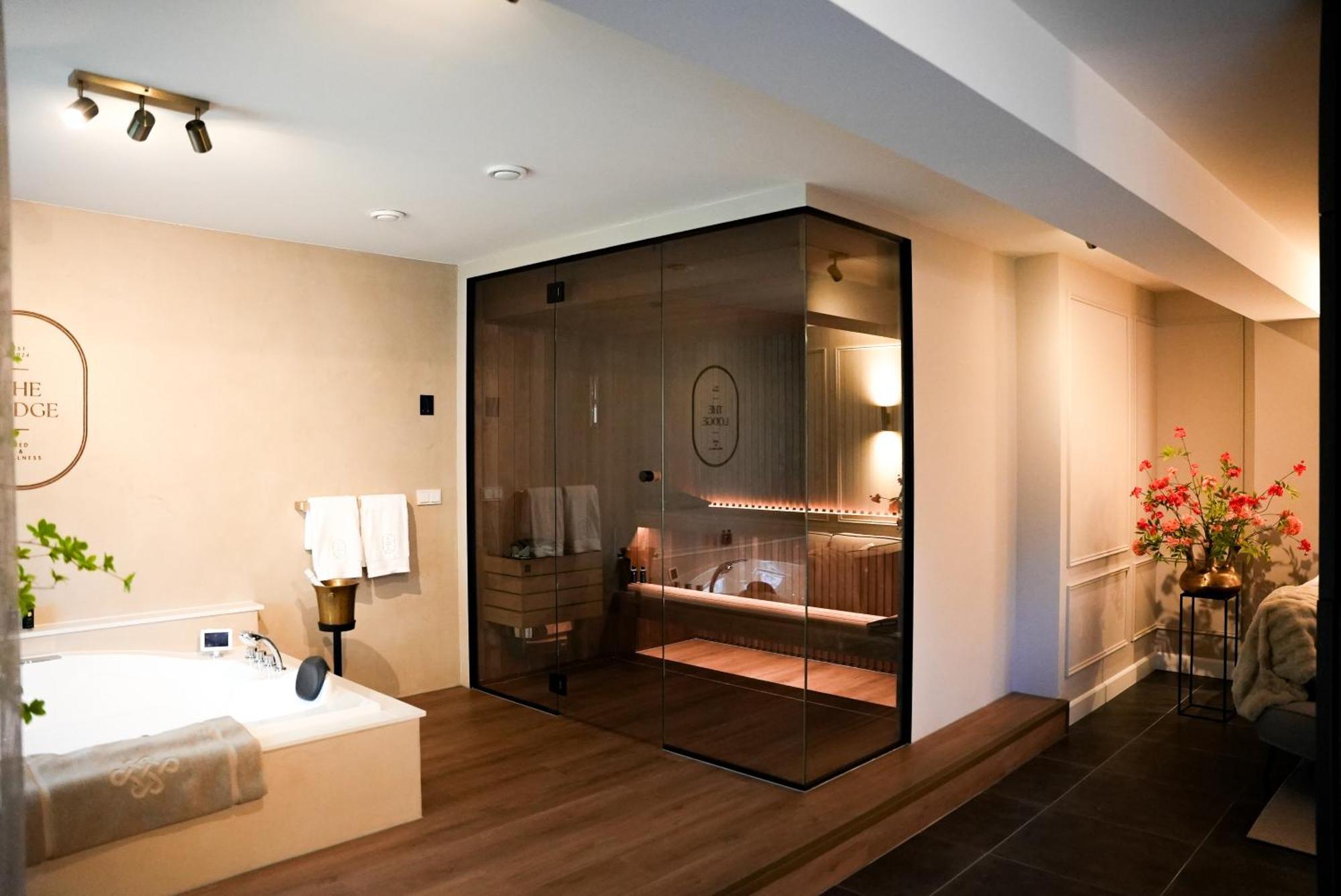 The Lodge Bed & Wellness Oisterwijk Sauna, Jacuzzi, Luxury Moergestel Exteriör bild